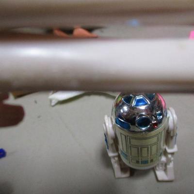 Lot 189 - Barbie & Ken Dolls & Toys - Storage Case & Cloths 