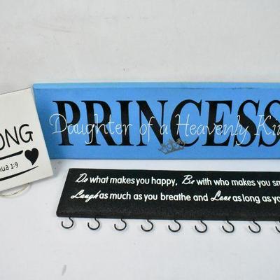 3 pc Inspirational Decor: Be Strong Tile, Princess Wall , Black Sparkly w/ hooks