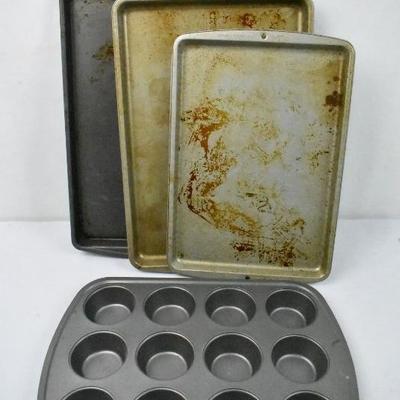 4 pc Baking: 3 cookie sheets & 1 muffin tin