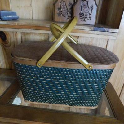 Wood Slat Weave Pic Nic Basket with Metal Handles