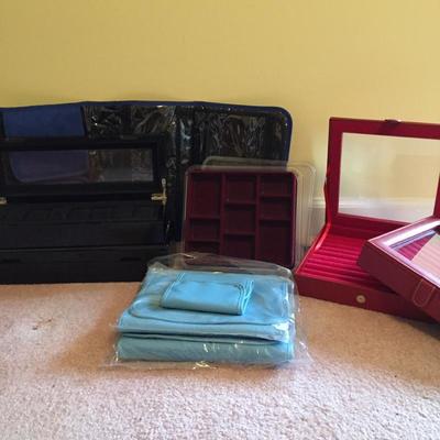 Lot 131 - Jewelry Storage