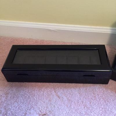 Lot 131 - Jewelry Storage