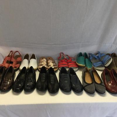 Lot 140 - Size 8 Ladies Clark's Shoes