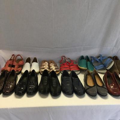 Lot 140 - Size 8 Ladies Clark's Shoes