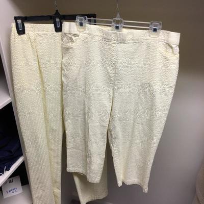  Lot 147 - Drapers & Damonâ€™s Clothing