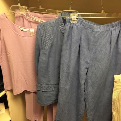  Lot 147 - Drapers & Damonâ€™s Clothing