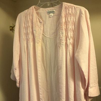Lot 151- Ladies Sleepwear