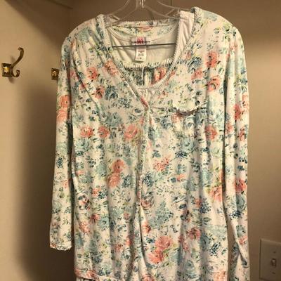 Lot 151- Ladies Sleepwear
