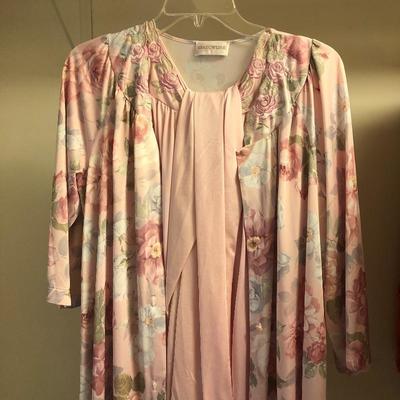 Lot 151- Ladies Sleepwear