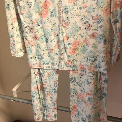 Lot 151- Ladies Sleepwear
