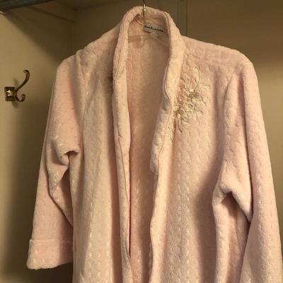 Lot 151- Ladies Sleepwear