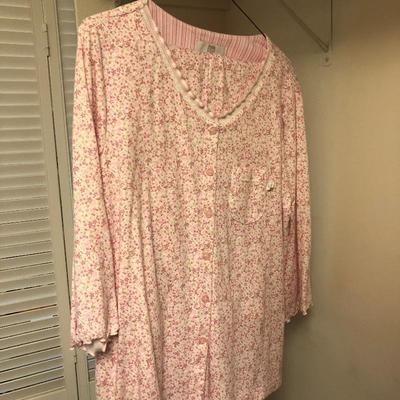 Lot 151- Ladies Sleepwear