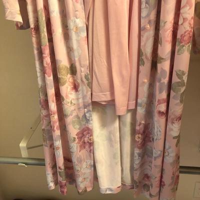 Lot 151- Ladies Sleepwear