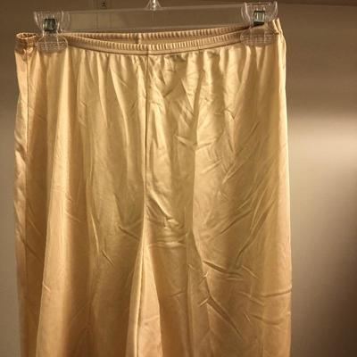 Lot 151- Ladies Sleepwear