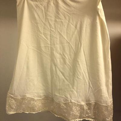 Lot 151- Ladies Sleepwear