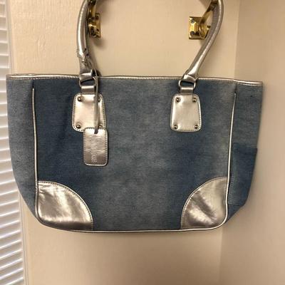 Lot 154- Purses & Wallets