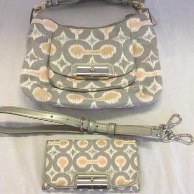 Lot 162 - Coach Purses & Wallets