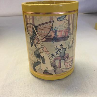 Lot 166 - Decoupage Decor