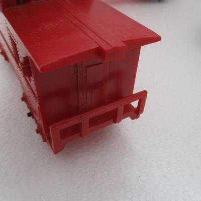 Lot 197 - Random Train Cars & Parts