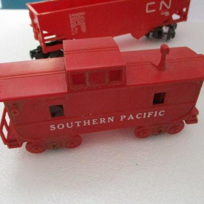 Lot 197 - Random Train Cars & Parts