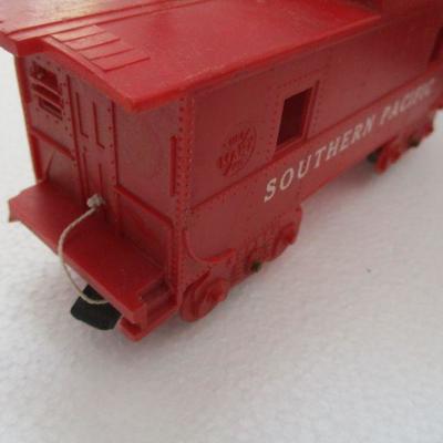 Lot 197 - Random Train Cars & Parts
