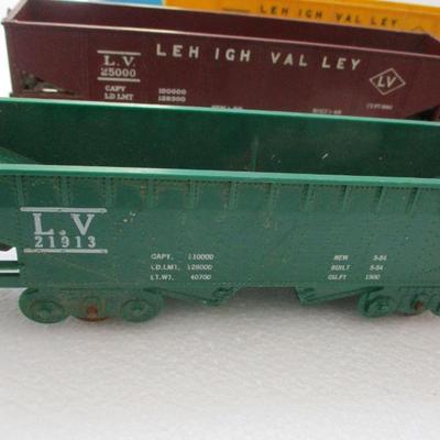 Lot 198 - Lionel Train Cars & Parts