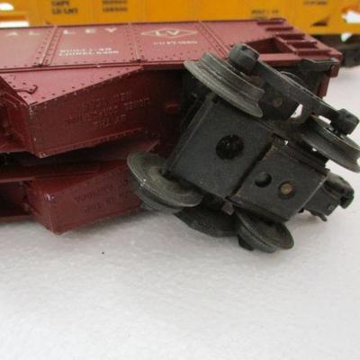 Lot 198 - Lionel Train Cars & Parts