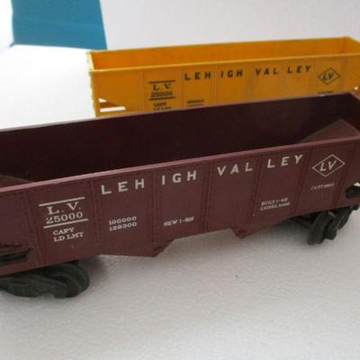 Lot 198 - Lionel Train Cars & Parts