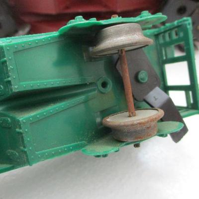 Lot 198 - Lionel Train Cars & Parts