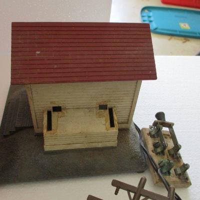 Lot 200 - Lionel Train Accessories - Bridge Parts - Signs