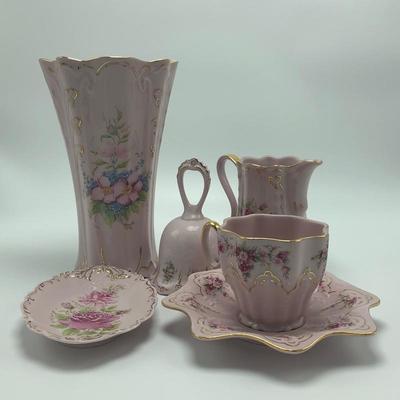 Lot 172- Tea Cup Sets