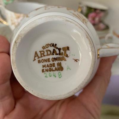 Lot 172- Tea Cup Sets