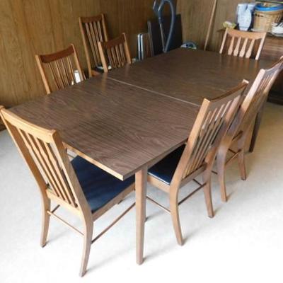 Vintage European Design Dining Table with Eight Chairs 5' without Leat (12
