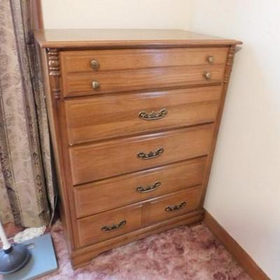 Sumter Cabinet Co. Solid Cherry 5 Drawer Dresser 34