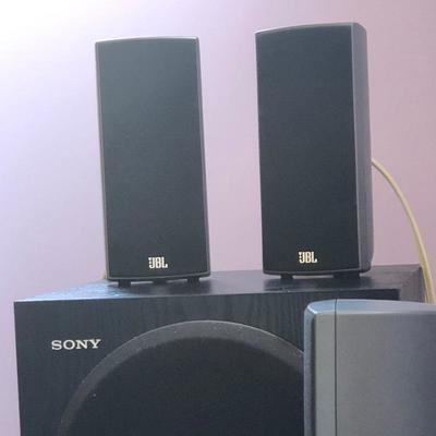 Lot 194- Yamaha Receiver with JBL Speakers