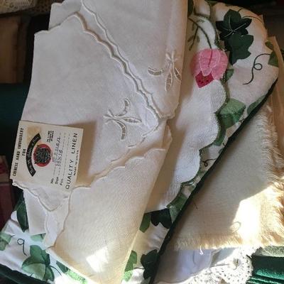 Lot # 127  Tablecloth and linens