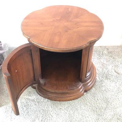 Lot 202 - End Table & Lamp