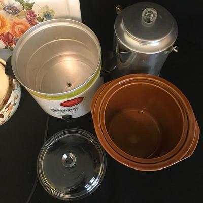 Lot 203 - Vintage Hallâ€™s Stoneware and More!