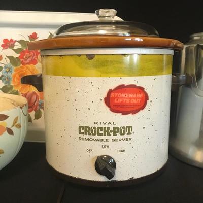 Lot 203 - Vintage Hallâ€™s Stoneware and More!