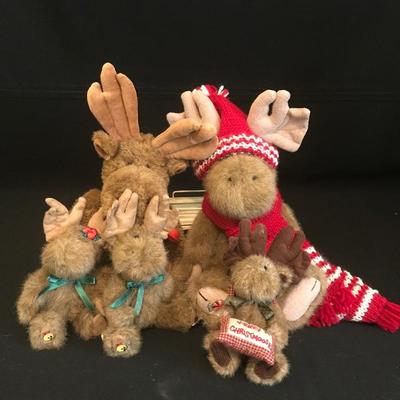 Lot 204 - The Boyds Collection Christmas Bears and Other Animals