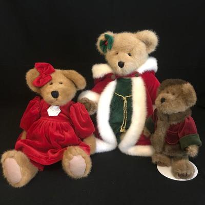 Lot 204 - The Boyds Collection Christmas Bears and Other Animals