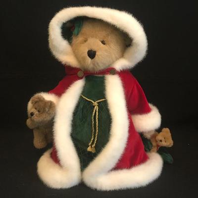 Lot 204 - The Boyds Collection Christmas Bears and Other Animals