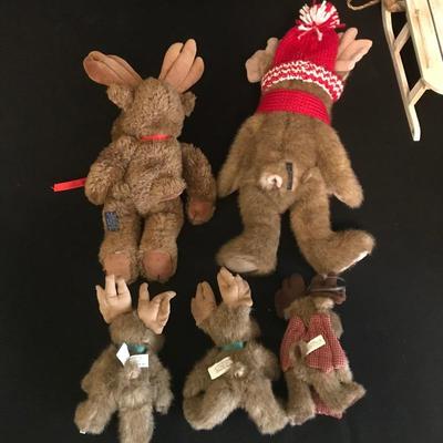Lot 204 - The Boyds Collection Christmas Bears and Other Animals