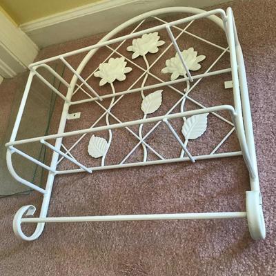 Lot 206 - White Vanity Accessories