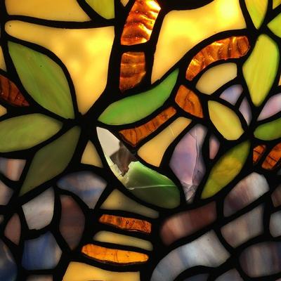  Lot 213 - Tiffany Style Lamp & More
