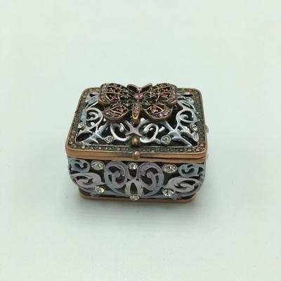 Lot 216 - Glass & More
