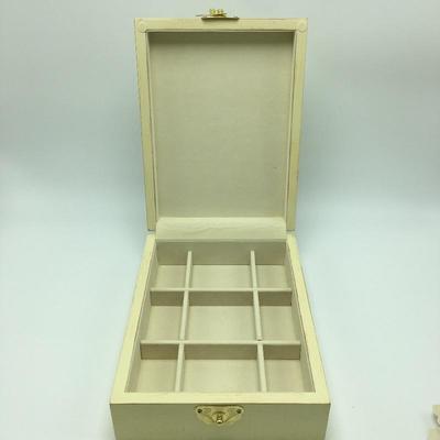 Lot 217 - Botanical Decor