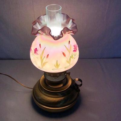 Lot 223 - Fenton Lamp