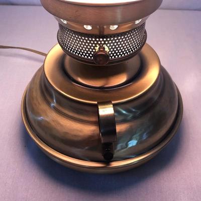 Lot 223 - Fenton Lamp