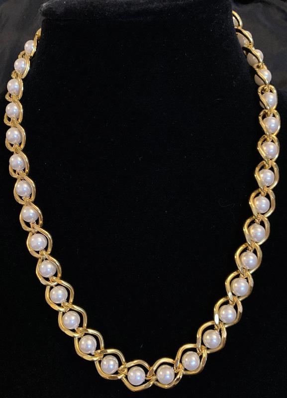 New Faux Pearl & Gold Necklace